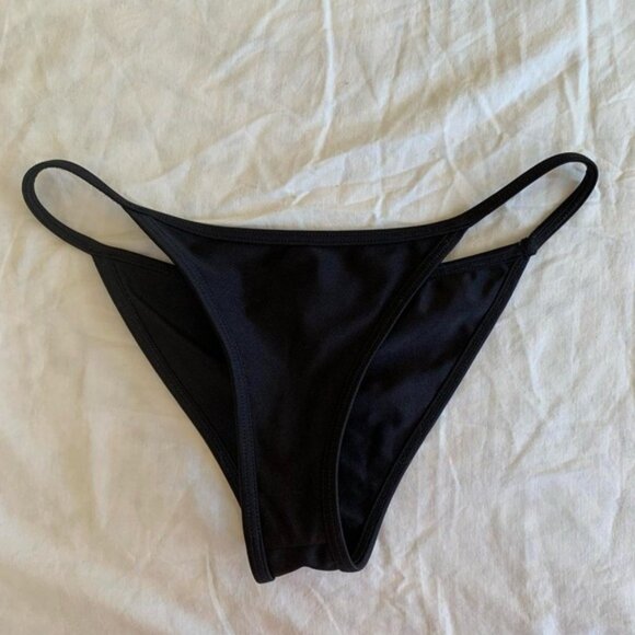 Dippin’ Daisy’s Black Bikini 2-Piece Set - Picture 3 of 8